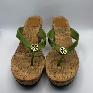 TORY BURCH SUZY CORK WEDGE SANDALS GREEN LOGO THONG WOMEN'S SIZE 8